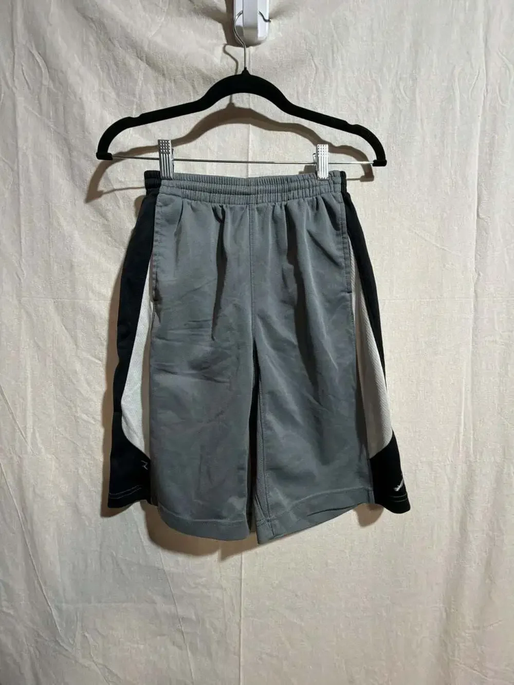 Jordan Boys Gray Black White Athletic Basketball Shorts Size L 12-13 Yrs